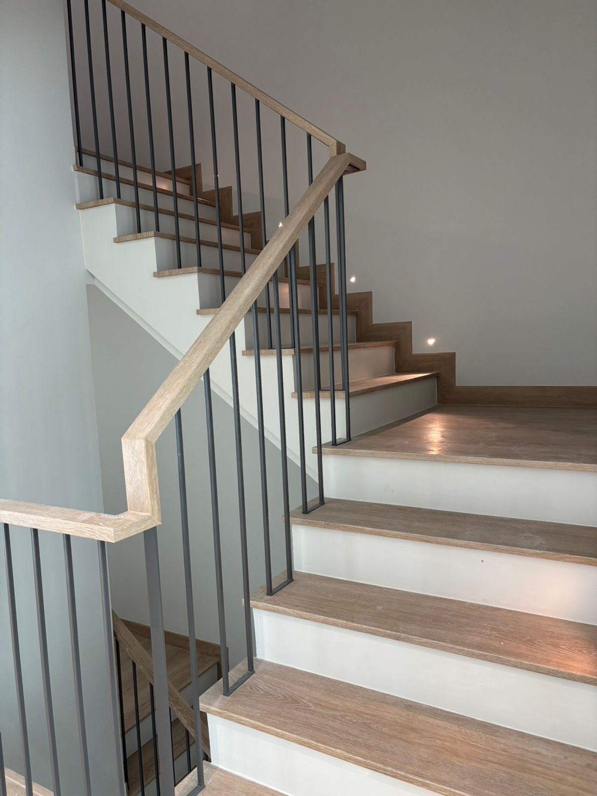 For SaleTownhomeSapankwai,Jatujak : 📢👇 Newly built 3 and a half story house. With elevator in the house Ready to move in February 2025, near BTS, convenient travel on many routes, near Chatuchak Park, Central Lat Phrao, can make an appointment to view *reference picture*