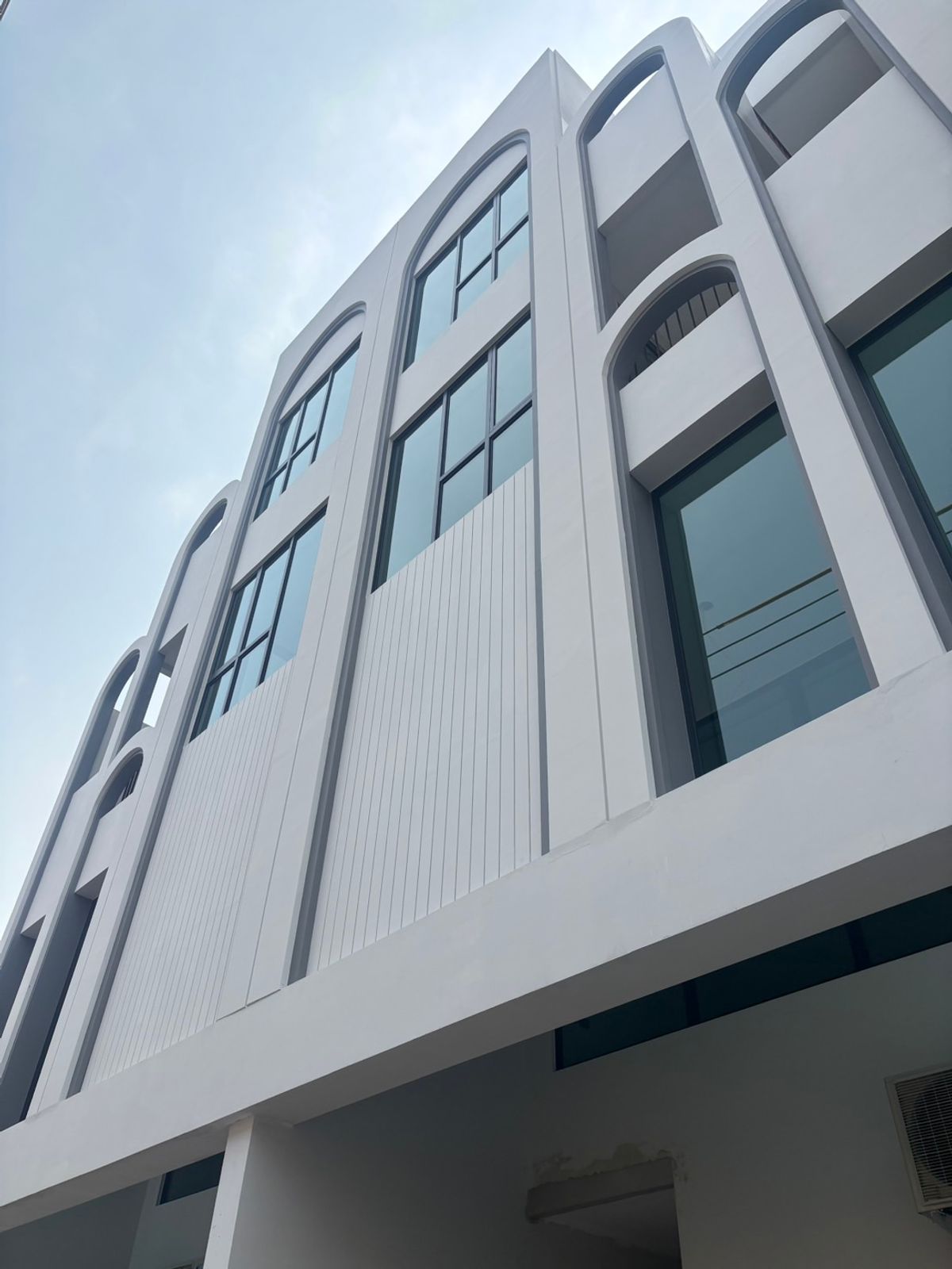 For SaleTownhomeSapankwai,Jatujak : 📢👇 Newly built 3 and a half story house. With elevator in the house Ready to move in February 2025, near BTS, convenient travel on many routes, near Chatuchak Park, Central Lat Phrao, can make an appointment to view *reference picture*