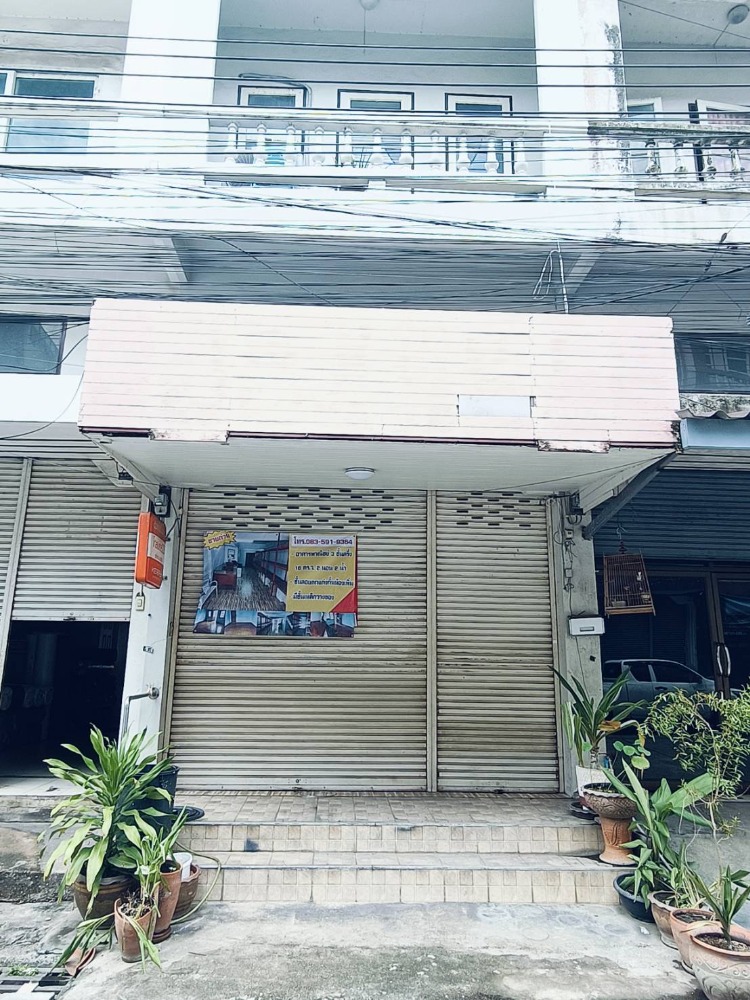 ขายอาคารพาณิชย์นนทบุรี บางใหญ่ บางบัวทอง : ขาย อาคารพานิชย์ 3 ชั้นครึ่ง หมู่บ้านจิตตกาญจน์  2นอน 2น้ำ  16ตร.ว.