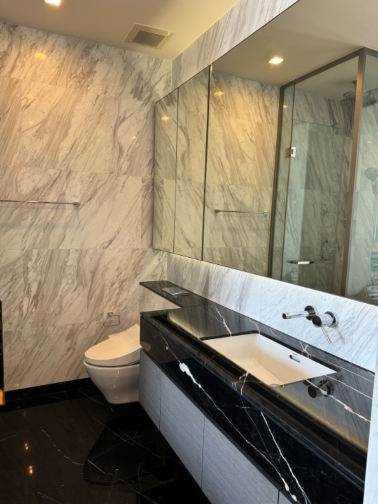 ขายคอนโดสีลม ศาลาแดง บางรัก : Saladaeng One【𝐒𝐄𝐋𝐋】🔥สไตล์ที่เรียบง่ายแต่ทรงพลัง การออกแบบที่พิถีพิถันในทุกรายละเอียด พร้อมเข้าอยู่แล้ววันนี้!!🔥 ติดต่อไลน์ไอดี: @hacondo