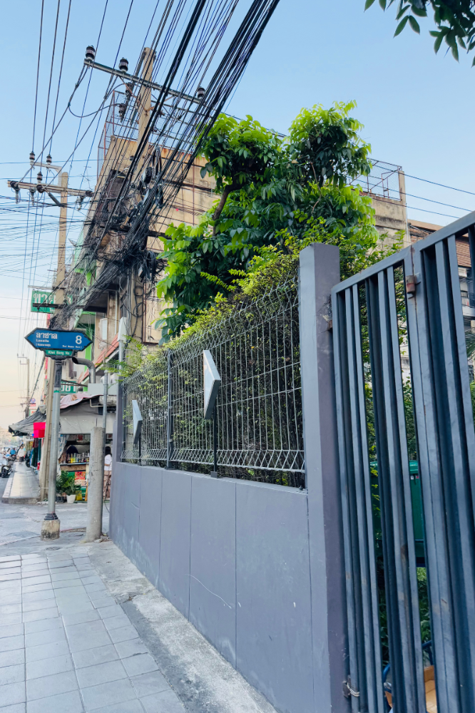 For SaleCondoBangna, Bearing, Lasalle : Selling below cost appraisal, Supalai City Resort Bearing Station, Sukhumvit 105, corner room, ready to move in