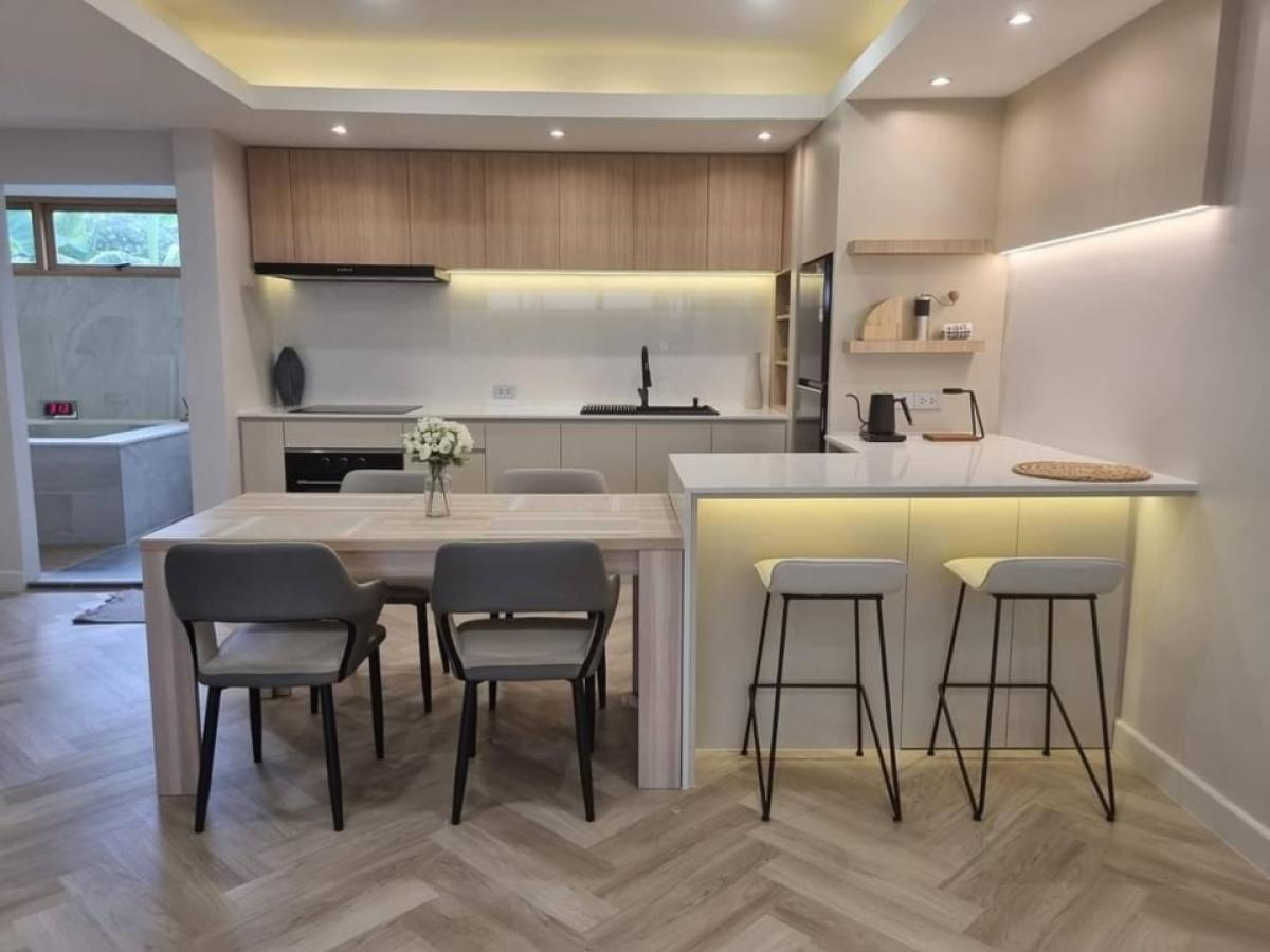 ขายทาวน์โฮมสุขุมวิท อโศก ทองหล่อ : 📢👇Sell with tenant til 30/6/26
Townhouse in Ekamai, just renovated with indoor onsen