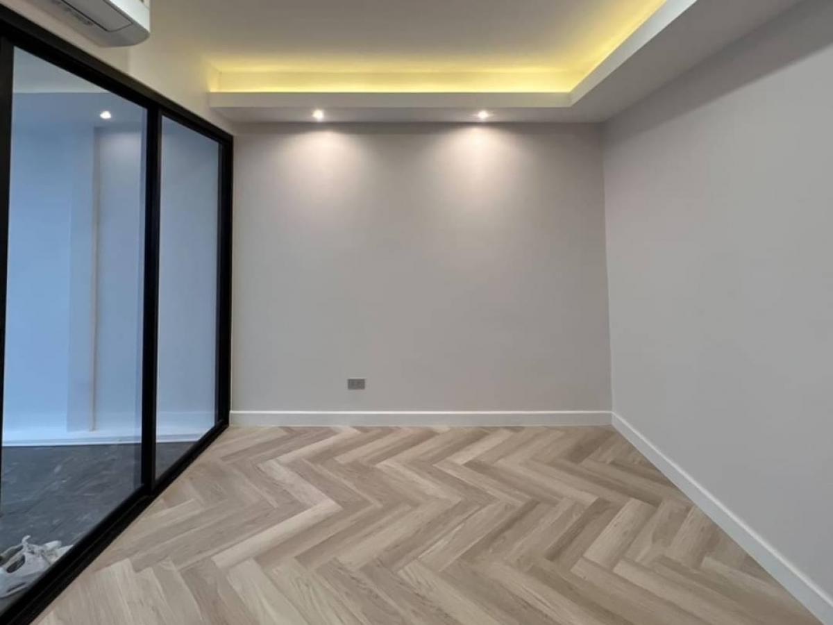 ขายทาวน์โฮมสุขุมวิท อโศก ทองหล่อ : 📢👇Sell with tenant til 30/6/26
Townhouse in Ekamai, just renovated with indoor onsen