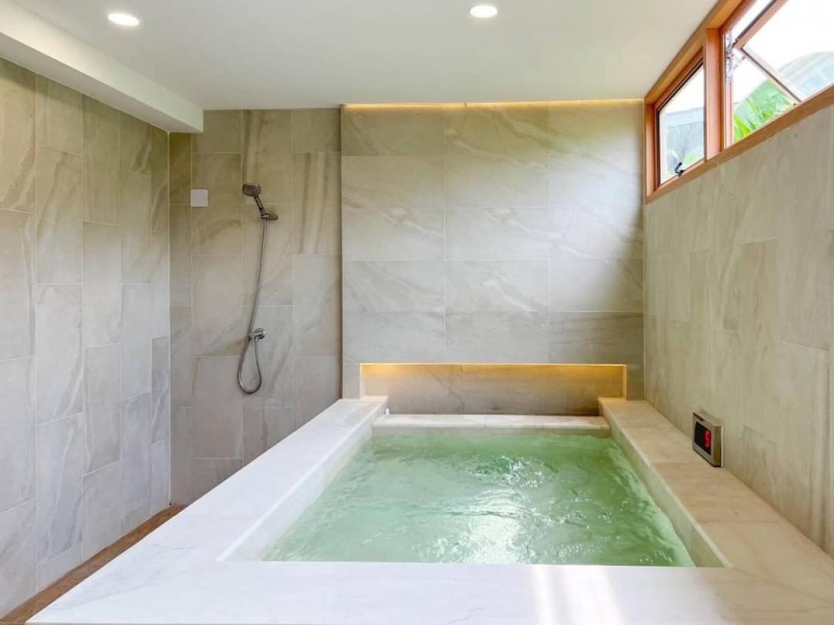 ขายทาวน์โฮมสุขุมวิท อโศก ทองหล่อ : 📢👇Sell with tenant til 30/6/26
Townhouse in Ekamai, just renovated with indoor onsen