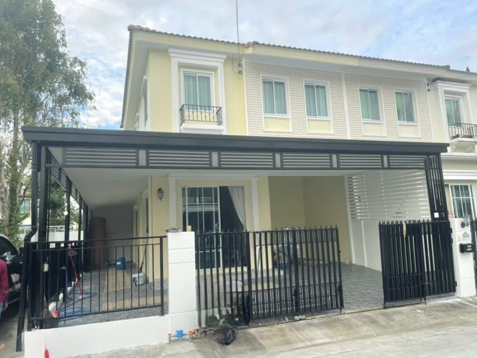 For RentTownhomeSamut Prakan,Samrong : Townhouse for rent, beautiful corner house, Pruksa Ville 103 Theparak Bangna project. Interested in viewing, contact 082-3223695.