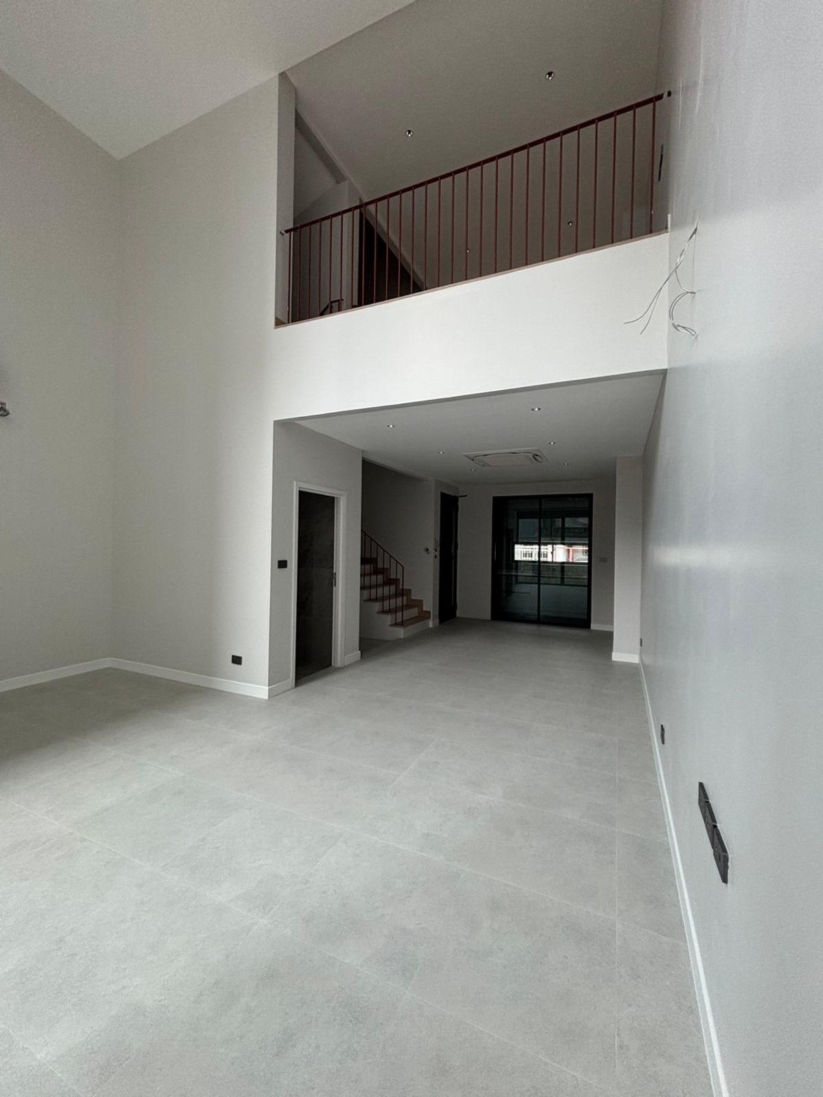 For SaleTownhomeSapankwai,Jatujak : 📢👇 Newly built 3 and a half story house. With elevator in the house Ready to move in February 2025, near BTS, convenient travel on many routes, near Chatuchak Park, Central Lat Phrao, can make an appointment to view *reference picture*