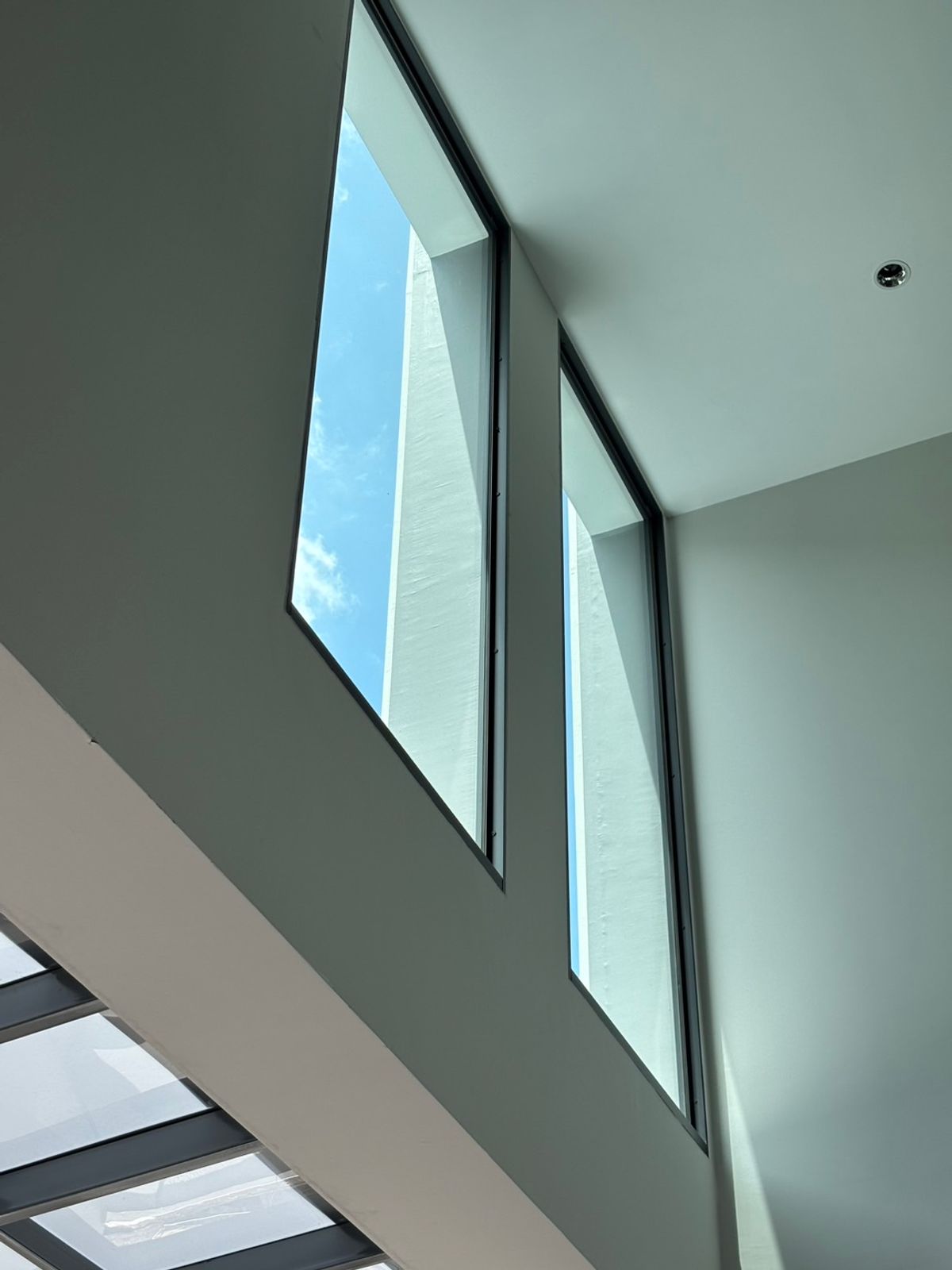 For SaleTownhomeSapankwai,Jatujak : 📢👇 Newly built 3 and a half story house. With elevator in the house Ready to move in February 2025, near BTS, convenient travel on many routes, near Chatuchak Park, Central Lat Phrao, can make an appointment to view *reference picture*