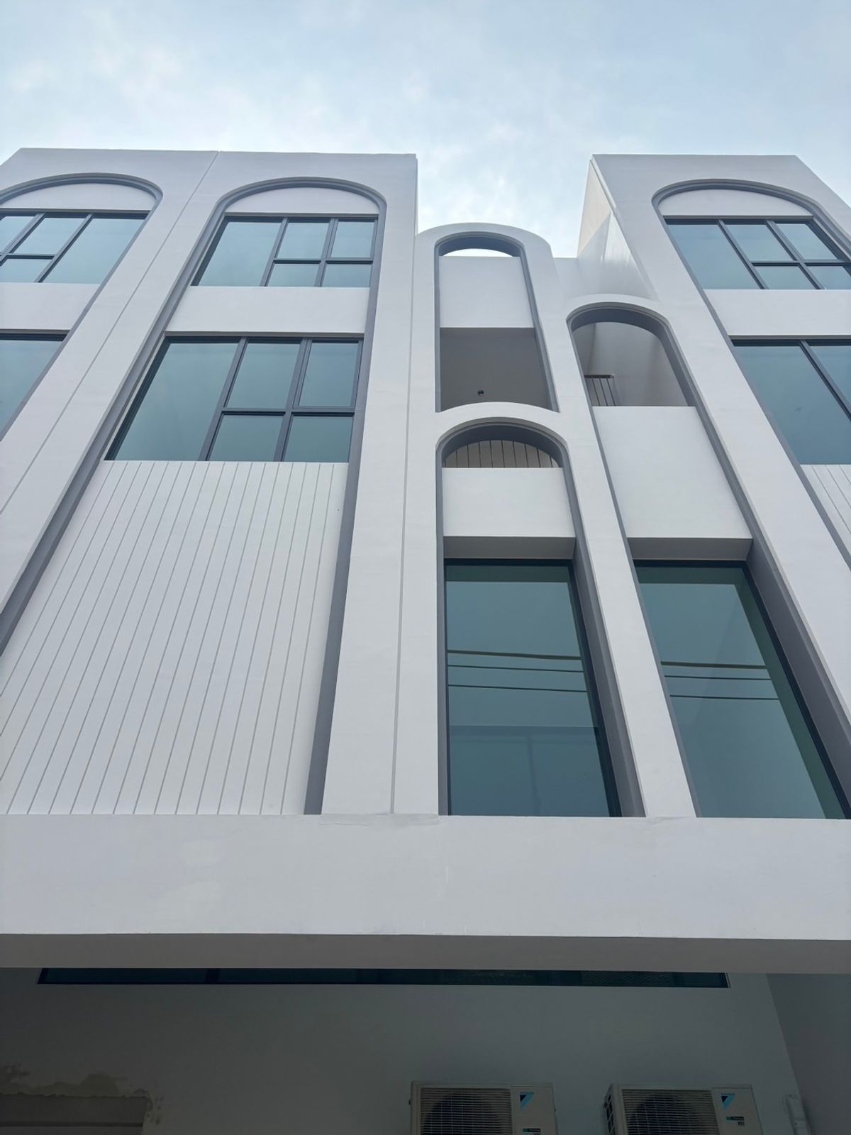 For SaleTownhomeSapankwai,Jatujak : 📢👇 Newly built 3 and a half story house. With elevator in the house Ready to move in February 2025, near BTS, convenient travel on many routes, near Chatuchak Park, Central Lat Phrao, can make an appointment to view *reference picture*