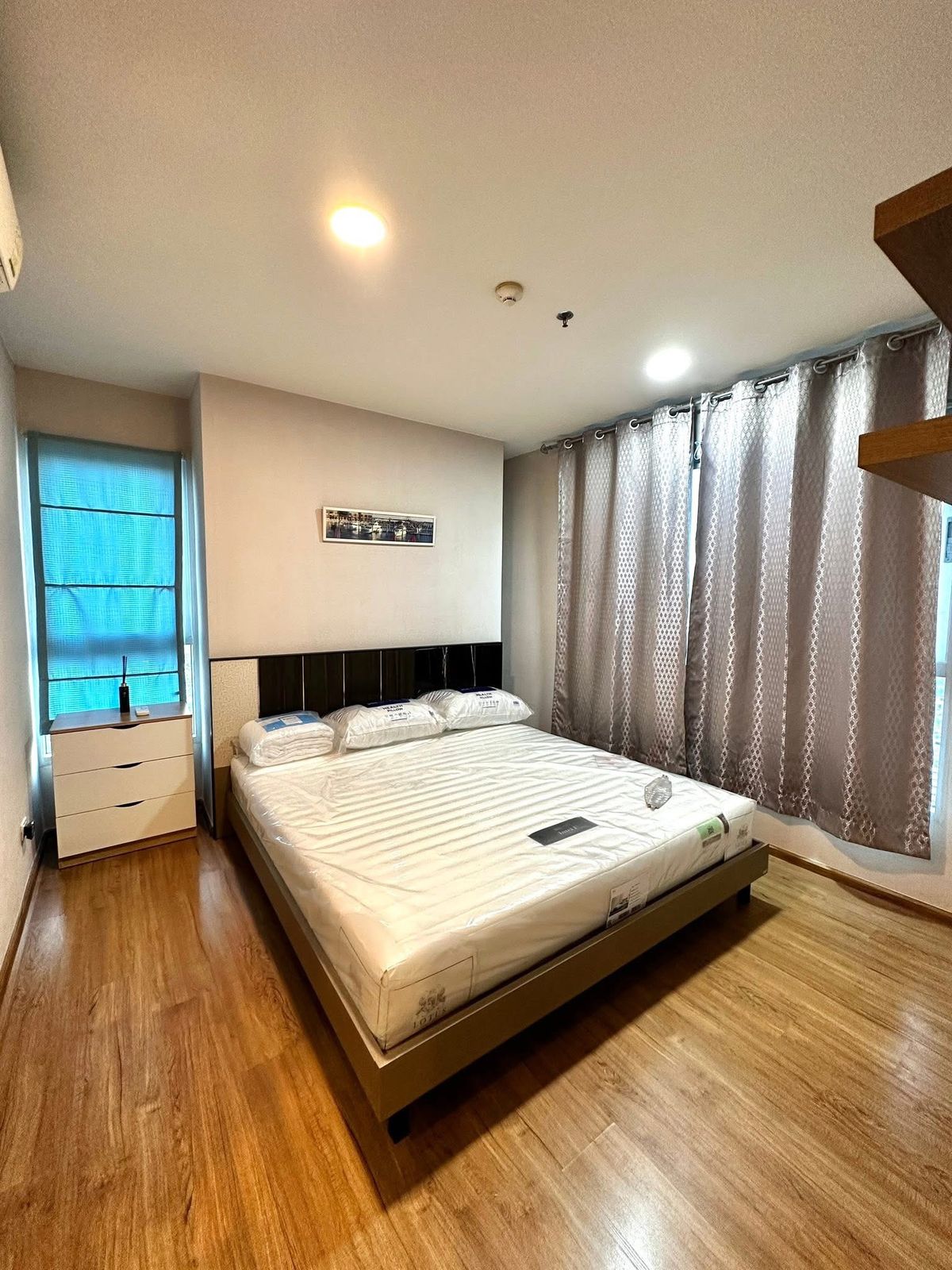 For RentCondoSathorn, Narathiwat : For rent Fuse Chan - Sathorn / Fuse Chan - Sathorn, for more information, add Line ID: @glorious1 (with @)