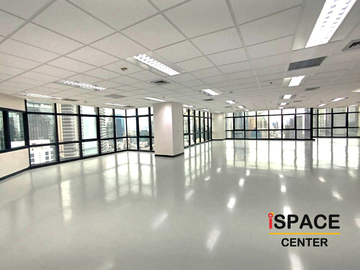 For RentOfficeSilom, Saladaeng, Bangrak : Office for rent, next to BTS Sala Daeng and MRT Silom, starting at 60-1,200 sq m. Decorated, corner room, Lumpini Park view, convenient transportation, ready to work