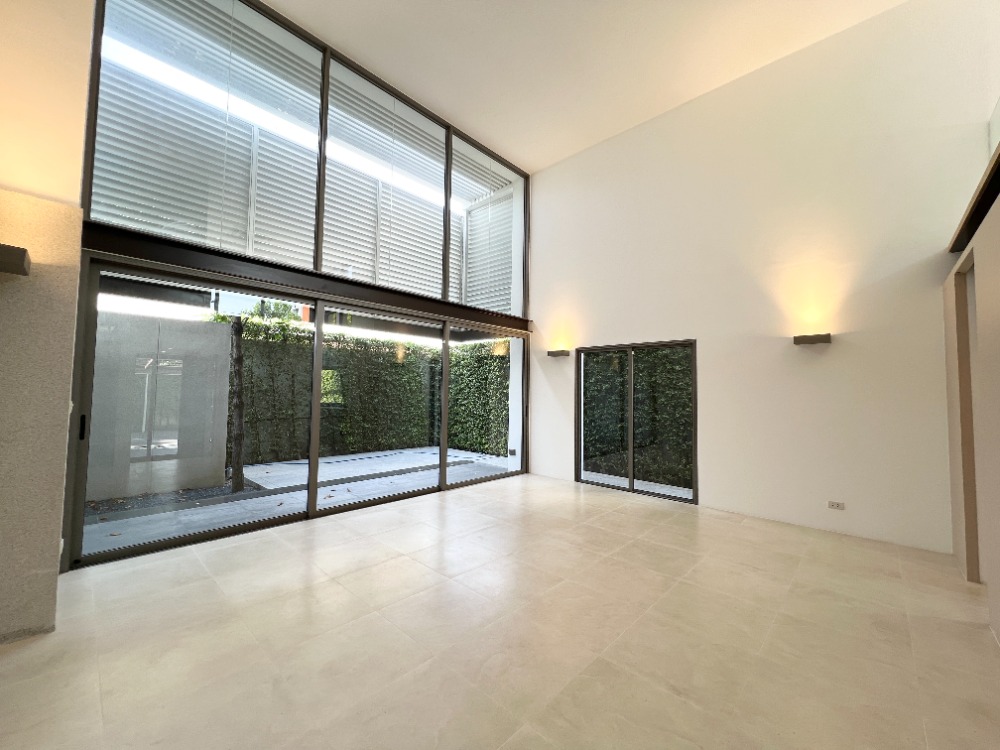 ขายทาวน์โฮมมีนบุรี-ร่มเกล้า : ขายทาวน์โฮมหรู เทพา รามคำแหง 118 (Dhepa Ramkhamhaeng 118) รีโนเวตใหม่ ใกล้โรงเรียนนานาชาติ  Ascot