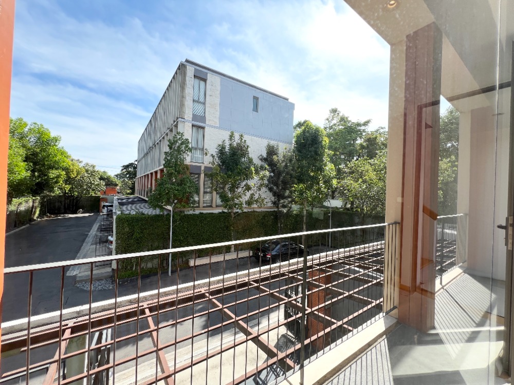 ขายทาวน์โฮมมีนบุรี-ร่มเกล้า : ขายทาวน์โฮมหรู เทพา รามคำแหง 118 (Dhepa Ramkhamhaeng 118) รีโนเวตใหม่ ใกล้โรงเรียนนานาชาติ  Ascot