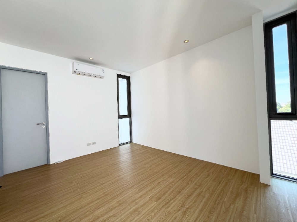 ขายทาวน์โฮมมีนบุรี-ร่มเกล้า : ขายทาวน์โฮมหรู เทพา รามคำแหง 118 (Dhepa Ramkhamhaeng 118) รีโนเวตใหม่ ใกล้โรงเรียนนานาชาติ  Ascot