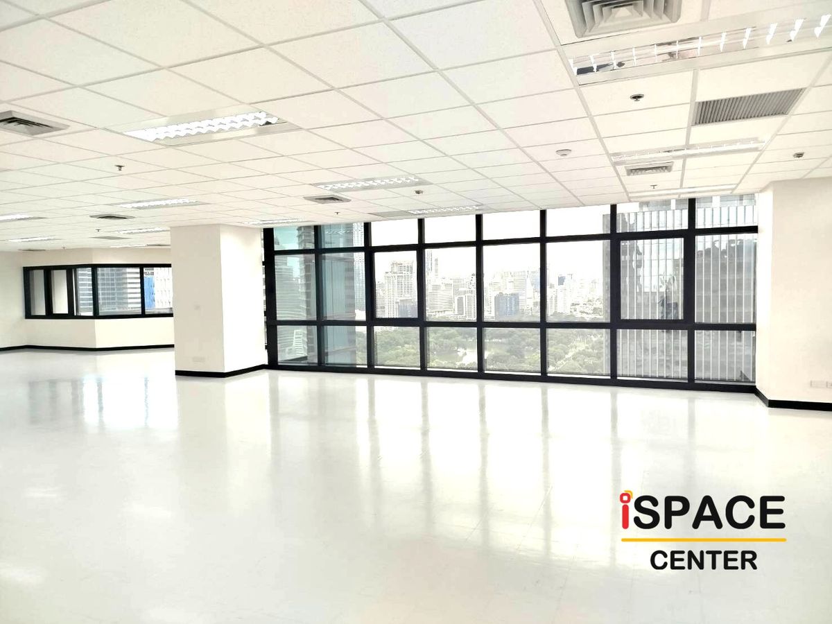 For RentOfficeSilom, Saladaeng, Bangrak : Office for rent, next to BTS Sala Daeng and MRT Silom, starting at 60-1,200 sq m. Decorated, corner room, Lumpini Park view, convenient transportation, ready to work