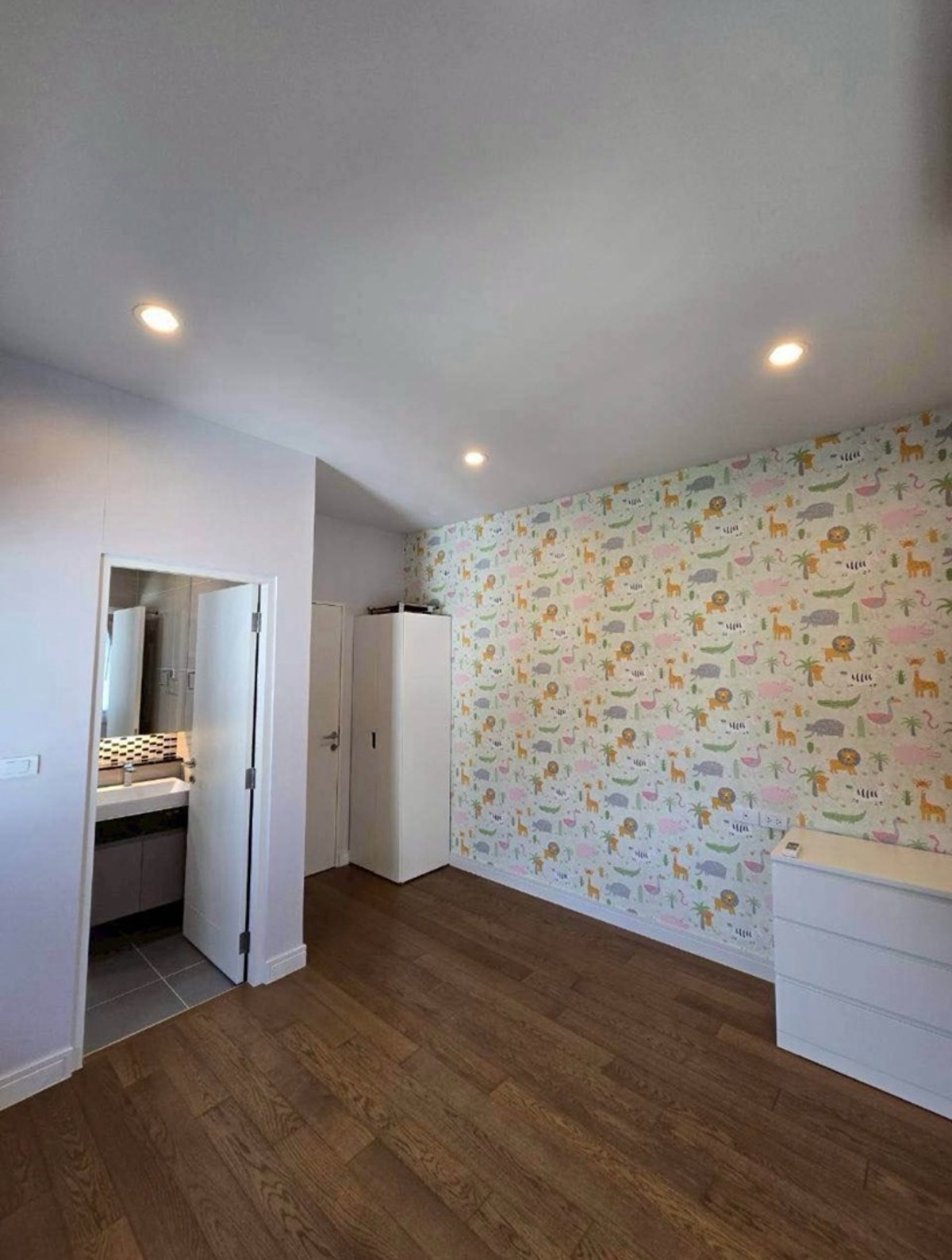 ให้เช่าบ้านพัฒนาการ ศรีนครินทร์ : ให้เช่า บ้านเดี่ยว Burasiri Pattanakarn 4 ห้องนอน Fully Furnished