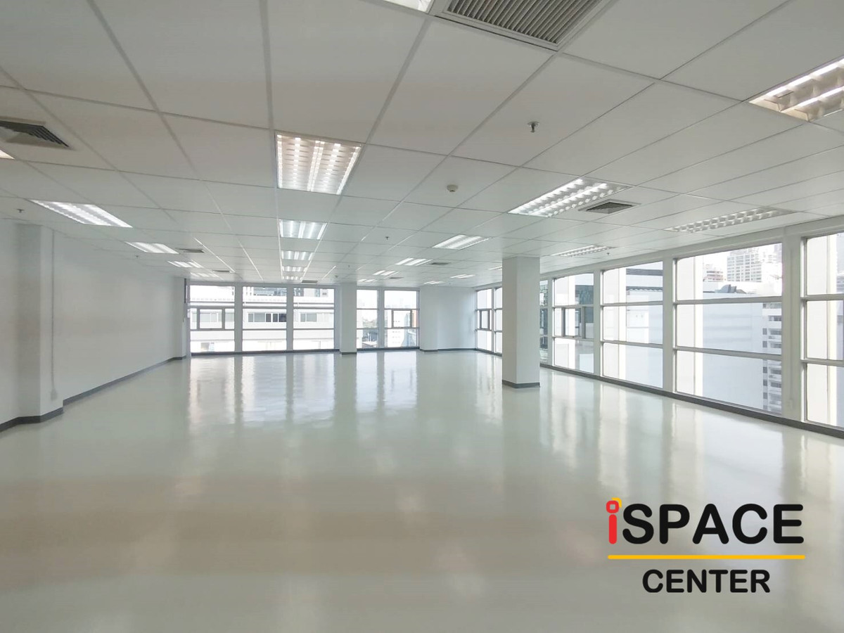 For RentOfficeSilom, Saladaeng, Bangrak : Office for rent, next to BTS Sala Daeng and MRT Silom, starting at 60-1,200 sq m. Decorated, corner room, Lumpini Park view, convenient transportation, ready to work