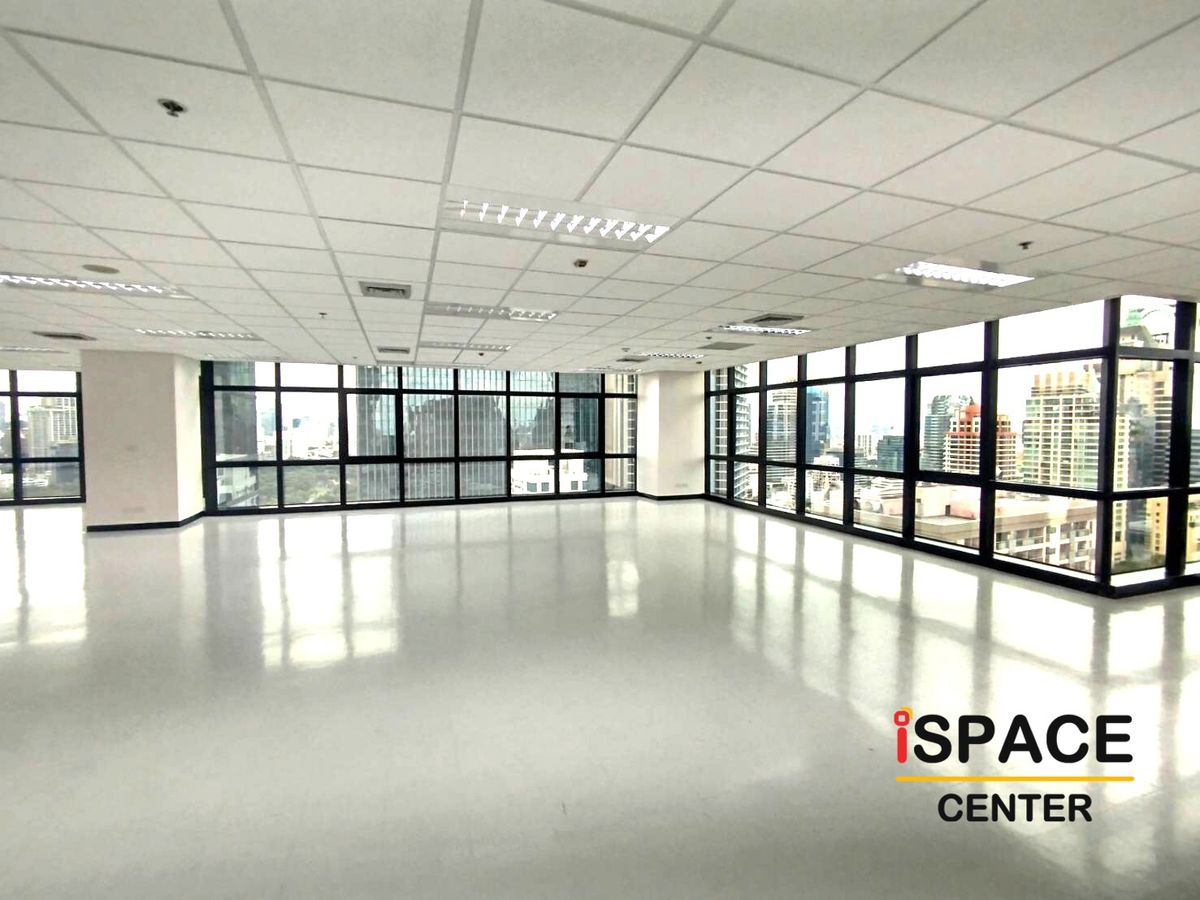 For RentOfficeSilom, Saladaeng, Bangrak : Office for rent, next to BTS Sala Daeng and MRT Silom, starting at 60-1,200 sq m. Decorated, corner room, Lumpini Park view, convenient transportation, ready to work
