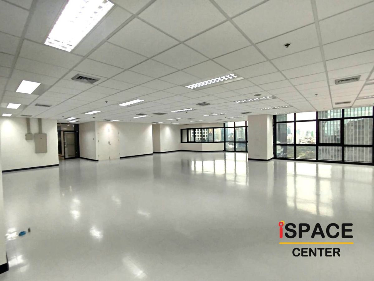 For RentOfficeSilom, Saladaeng, Bangrak : Office for rent, next to BTS Sala Daeng and MRT Silom, starting at 60-1,200 sq m. Decorated, corner room, Lumpini Park view, convenient transportation, ready to work