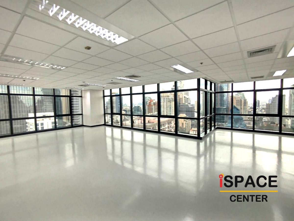 For RentOfficeSilom, Saladaeng, Bangrak : Office for rent, next to BTS Sala Daeng and MRT Silom, starting at 60-1,200 sq m. Decorated, corner room, Lumpini Park view, convenient transportation, ready to work