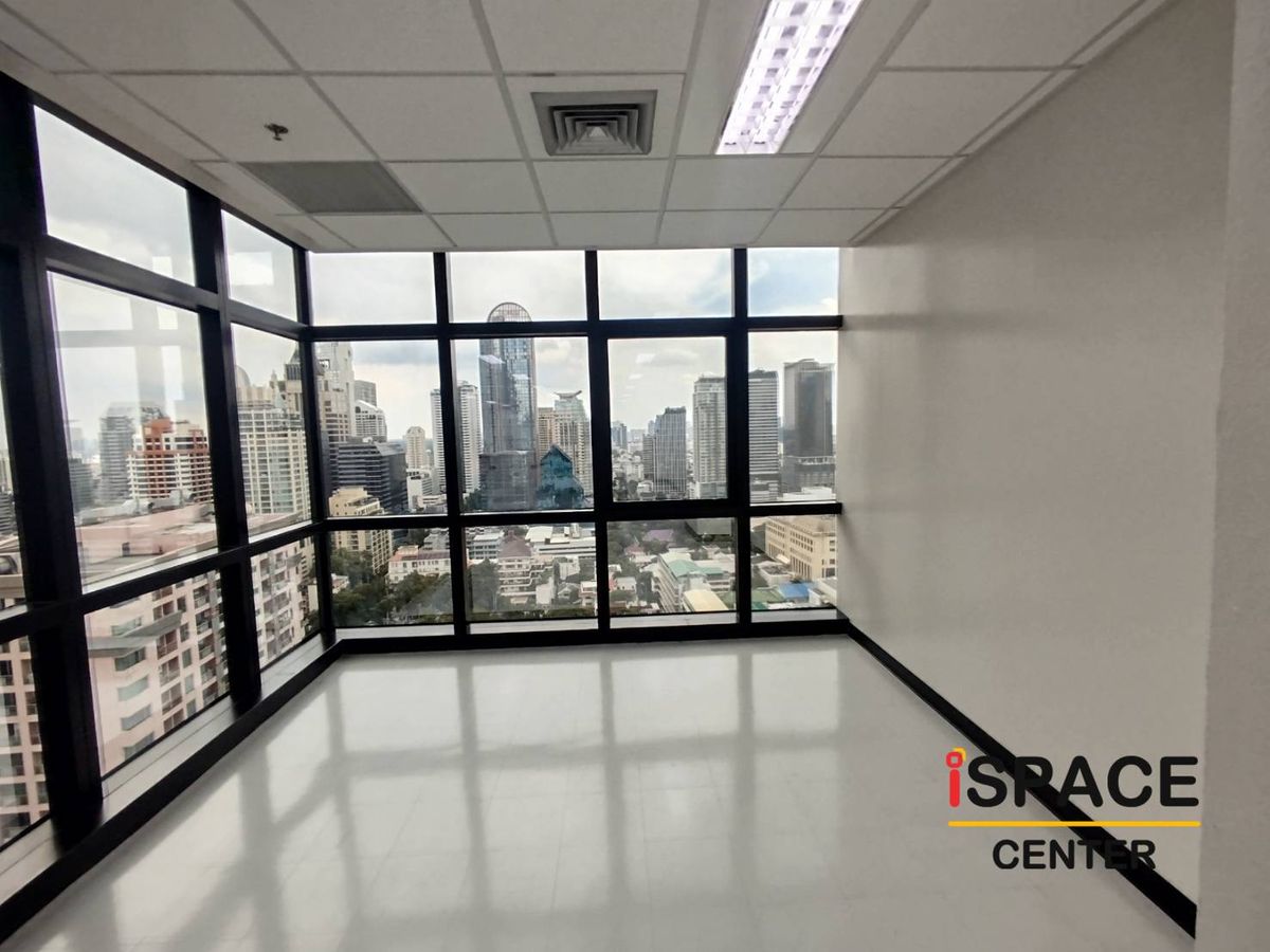 For RentOfficeSilom, Saladaeng, Bangrak : Office for rent, next to BTS Sala Daeng and MRT Silom, starting at 60-1,200 sq m. Decorated, corner room, Lumpini Park view, convenient transportation, ready to work