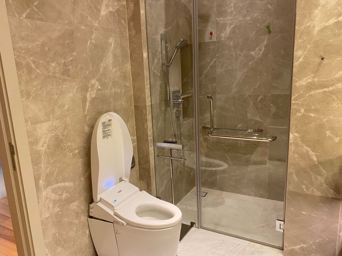 For RentCondoWitthayu, Chidlom, Langsuan, Ploenchit : Rare Unit! Luxury 3BR at Sindhorn Residence is worth for living and investing as this is one of the most wanted place and area in BKK