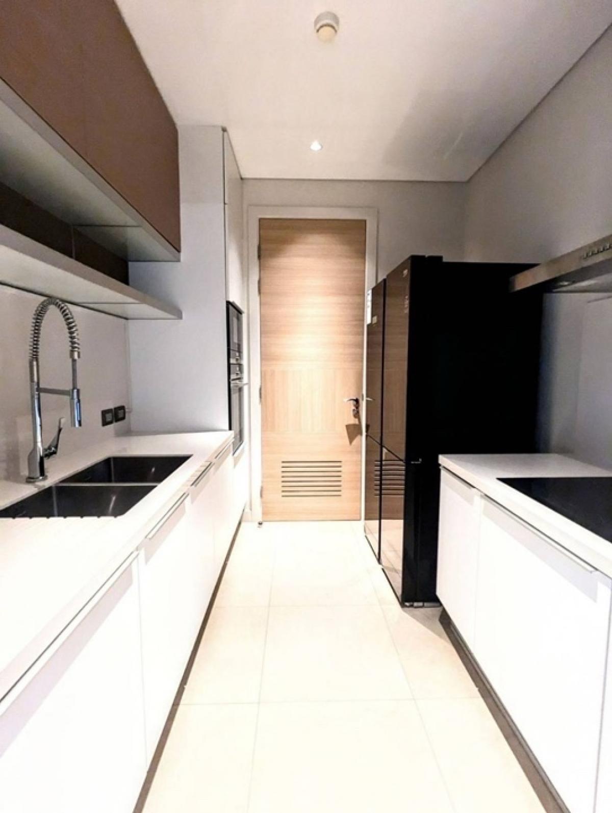 For RentCondoWitthayu, Chidlom, Langsuan, Ploenchit : Rare Unit! Luxury 3BR at Sindhorn Residence is worth for living and investing as this is one of the most wanted place and area in BKK