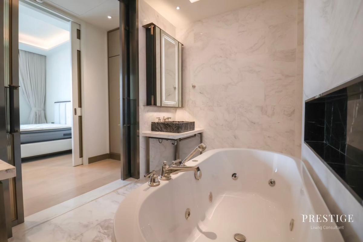 For RentCondoWongwianyai, Charoennakor : The Residences at Mandarin Oriental (Chao Praya River and Icon Siam View)