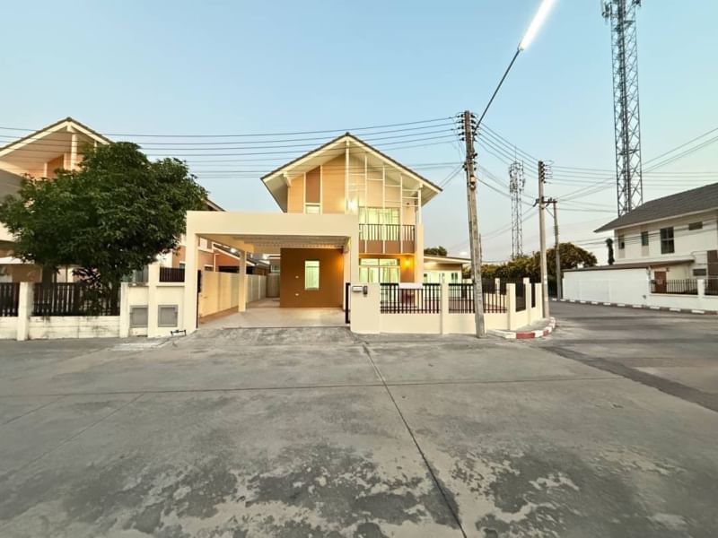 For SaleHouseSriracha Laem Chabang Ban Bueng : Beautiful house for sale, newly decorated, corner location, Sriracha, Kao Kilo Road, Khao Nam Sap