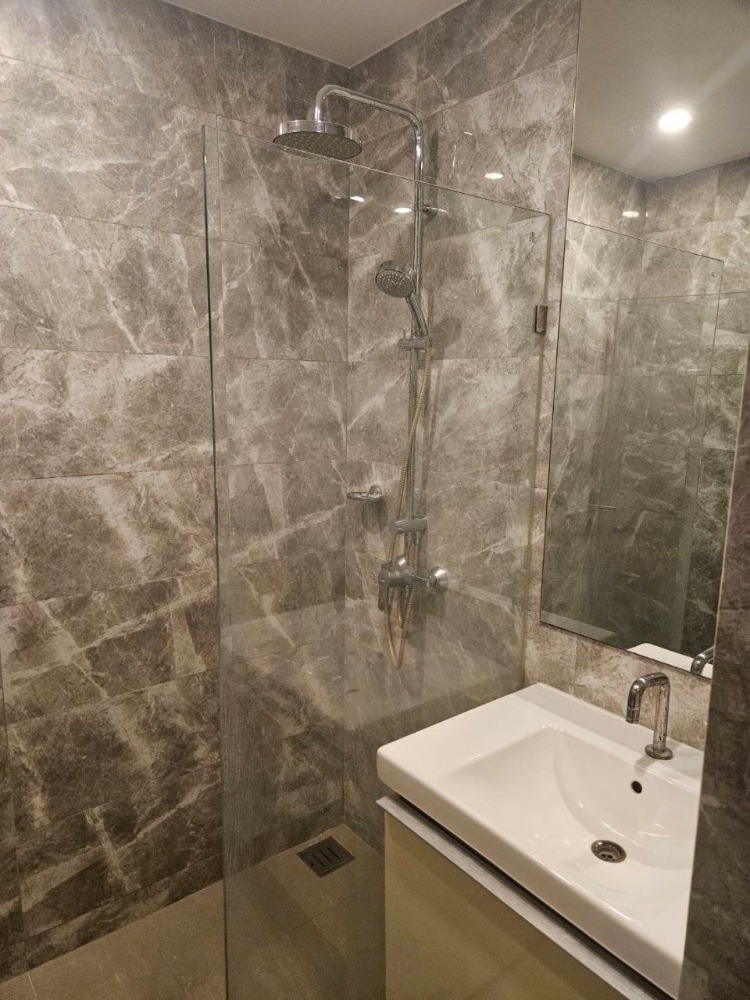 For RentCondoRatchathewi,Phayathai : Ideo Q Siam Ratchathewi【𝐑𝐄𝐍𝐓】🔥A very warm condo, 1 bedroom, spacious, high view, with a luxurious design in the heart of the city, ready to move in!!🔥 Contact Line ID: @hacondo