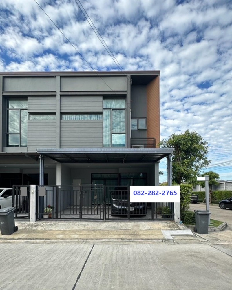 For SaleTownhomePattanakan, Srinakarin : Corner house, 21 sq m, 3 bedrooms, 3 bathrooms, 2-storey townhouse, Werve Rama 9