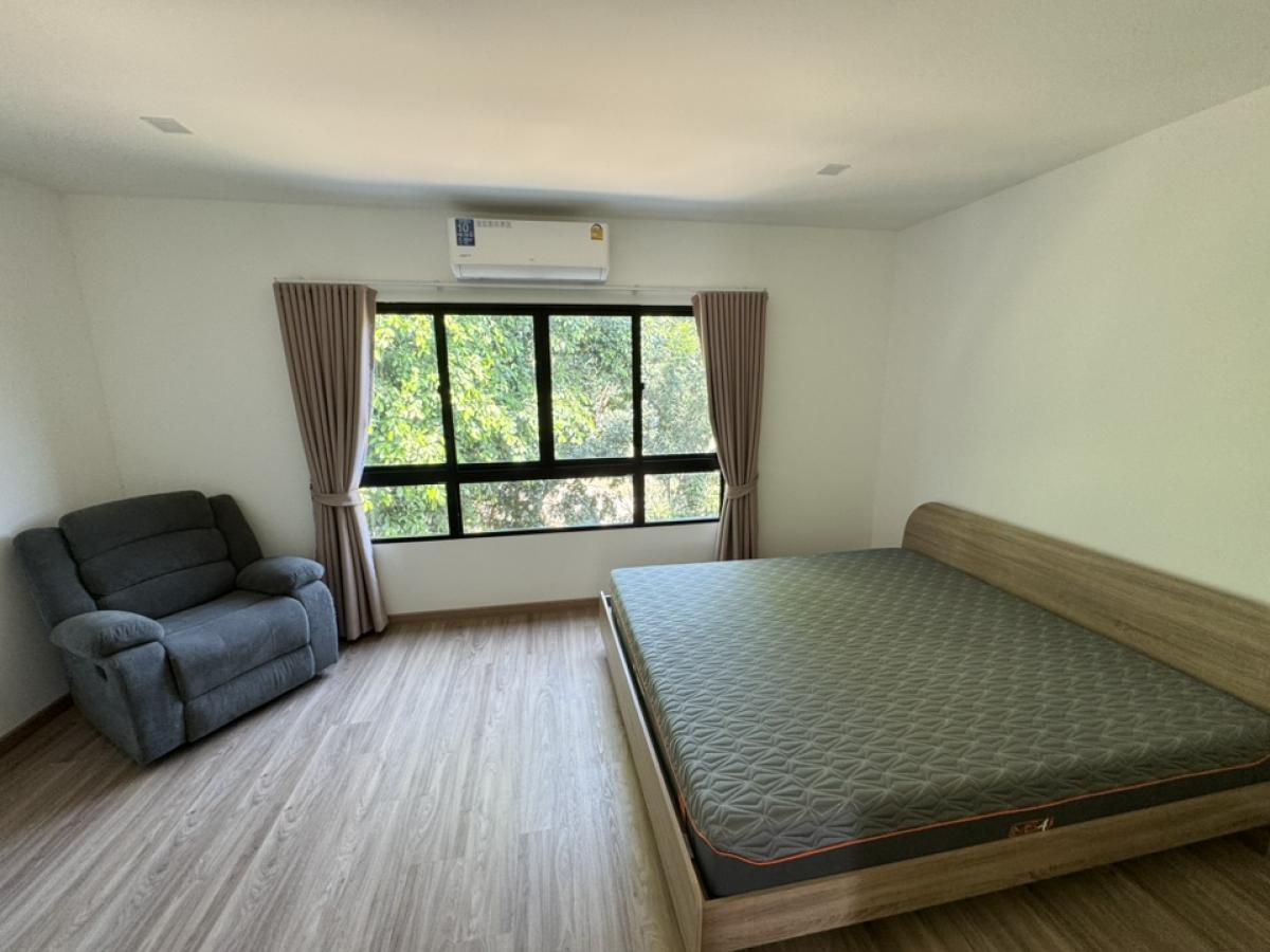 For RentTownhomePattanakan, Srinakarin : 🐶Pet friendly 🐈Looking for the first tenant. Beautifully decorated house, minimalist, Muji (golf course view, zone not hit by golf balls)*Highlights: The front of the house does not hit anyone, has character*New zone, facing south, fully furnished, comple