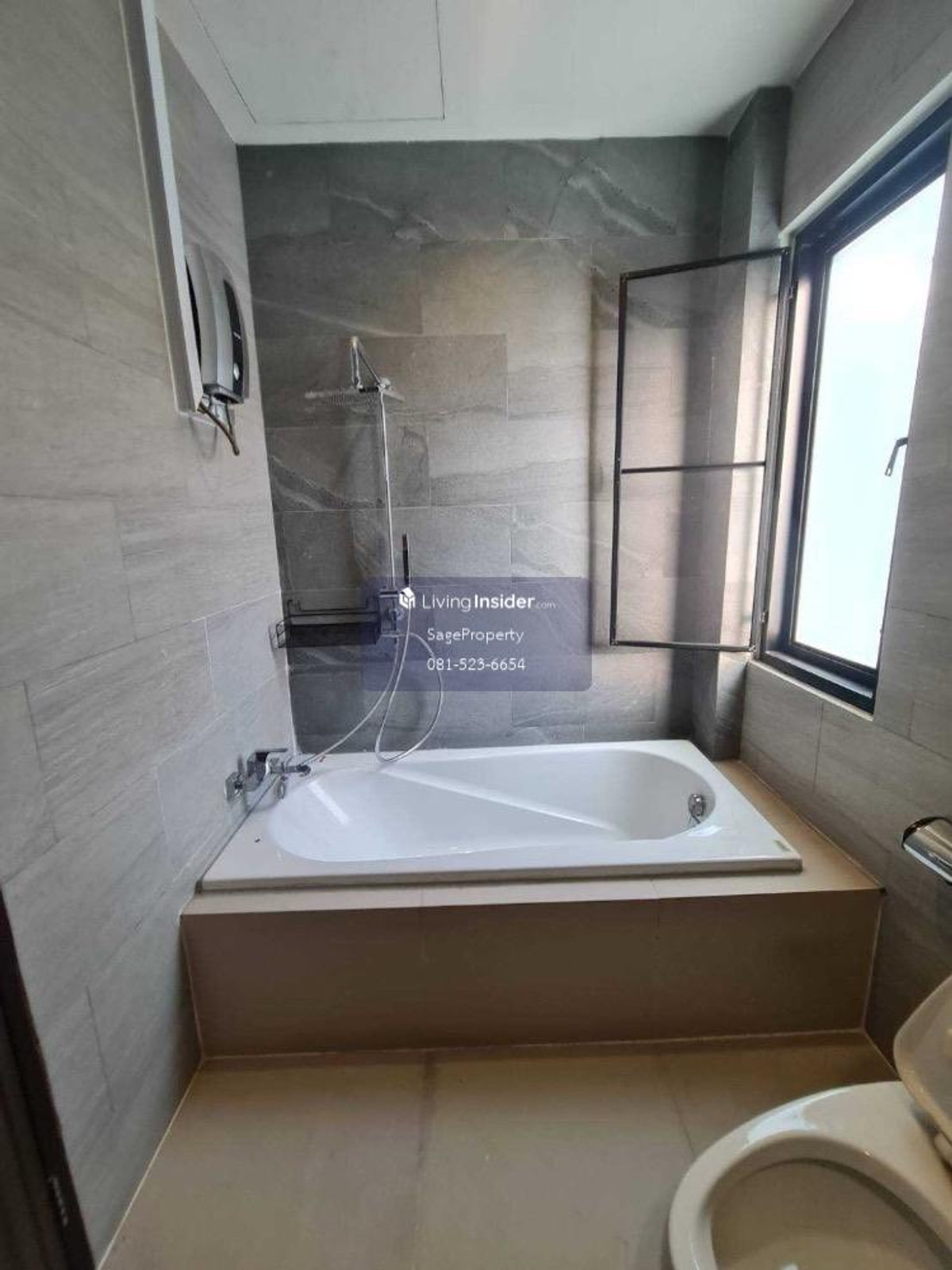 ให้เช่าบ้านปิ่นเกล้า จรัญสนิทวงศ์ : 🔥ใกล้ศิริราชเพียง 5กม🔥Mrtบางขุนนนท์3.7กม🔥ให้เช่า บ้านเดี่ยว 4นอน 4น้ำ🔥ทำเลดี🔥เข้าออกได้หลายทาง 🔥หมู่บ้านสิริจันทร์ ฉิมพลี6/1🔥