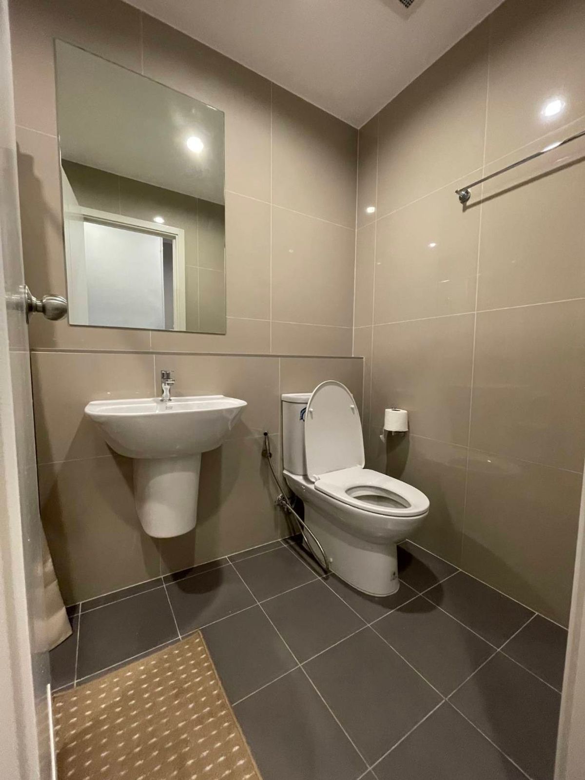 For RentCondoRamkhamhaeng, Hua Mak : 💥 For rent!!! The Tree Hua Mak Interchange, size 26 sq m, price 11,000 baht, complete with furniture and appliances.