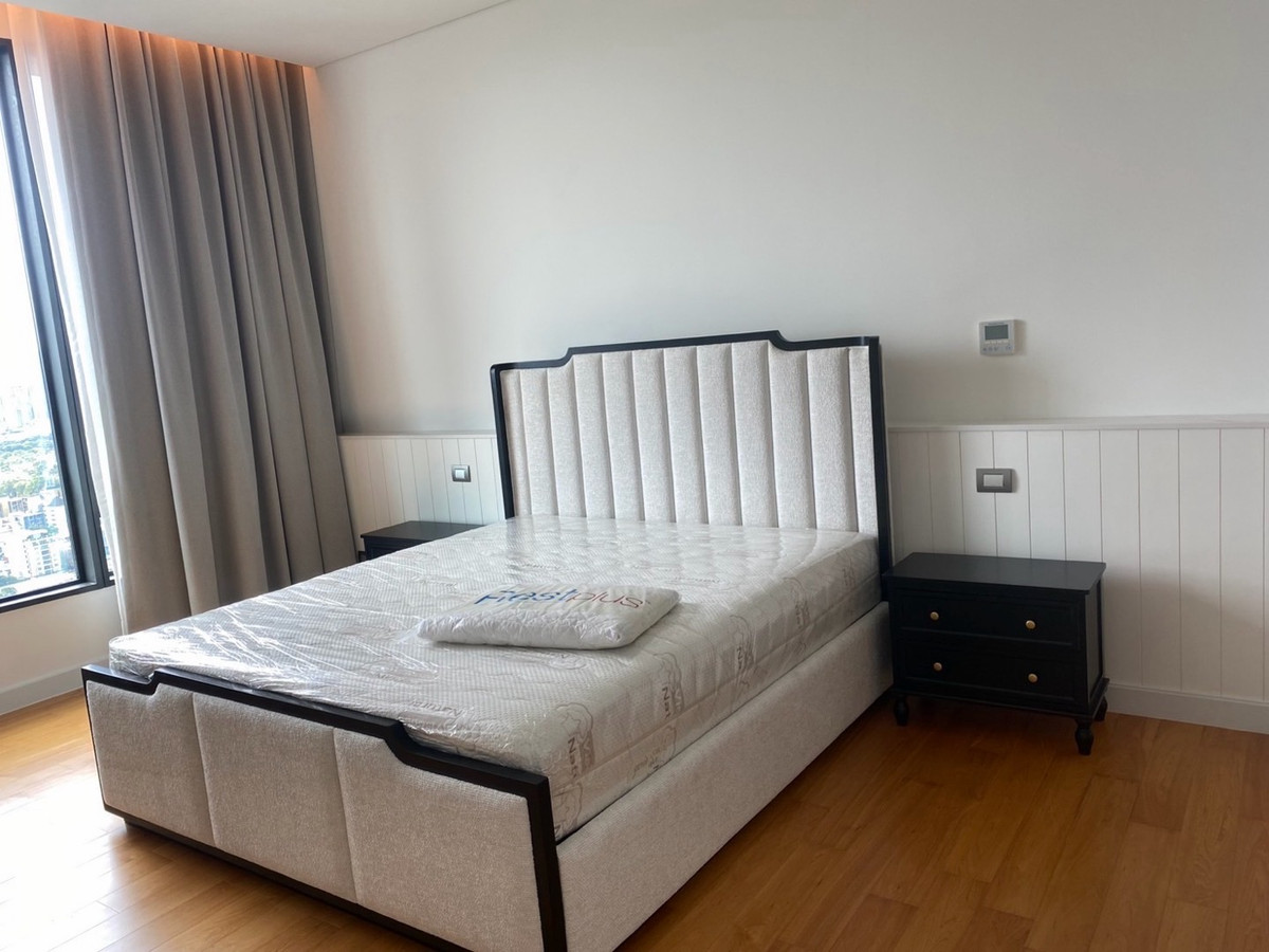 For RentCondoWitthayu, Chidlom, Langsuan, Ploenchit : Rare Unit! Luxury 3BR at Sindhorn Residence is worth for living and investing as this is one of the most wanted place and area in BKK