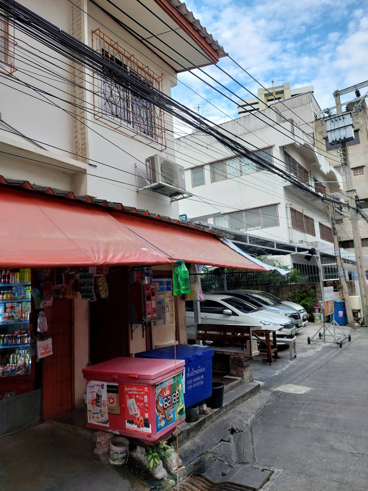 ขายด่วนบ้าน 2 ชั้น พร้อมที่ดิน เนื้อที่ 60 ตร.ว.ซ.นนทรี 14 พระราม 3 Loading...