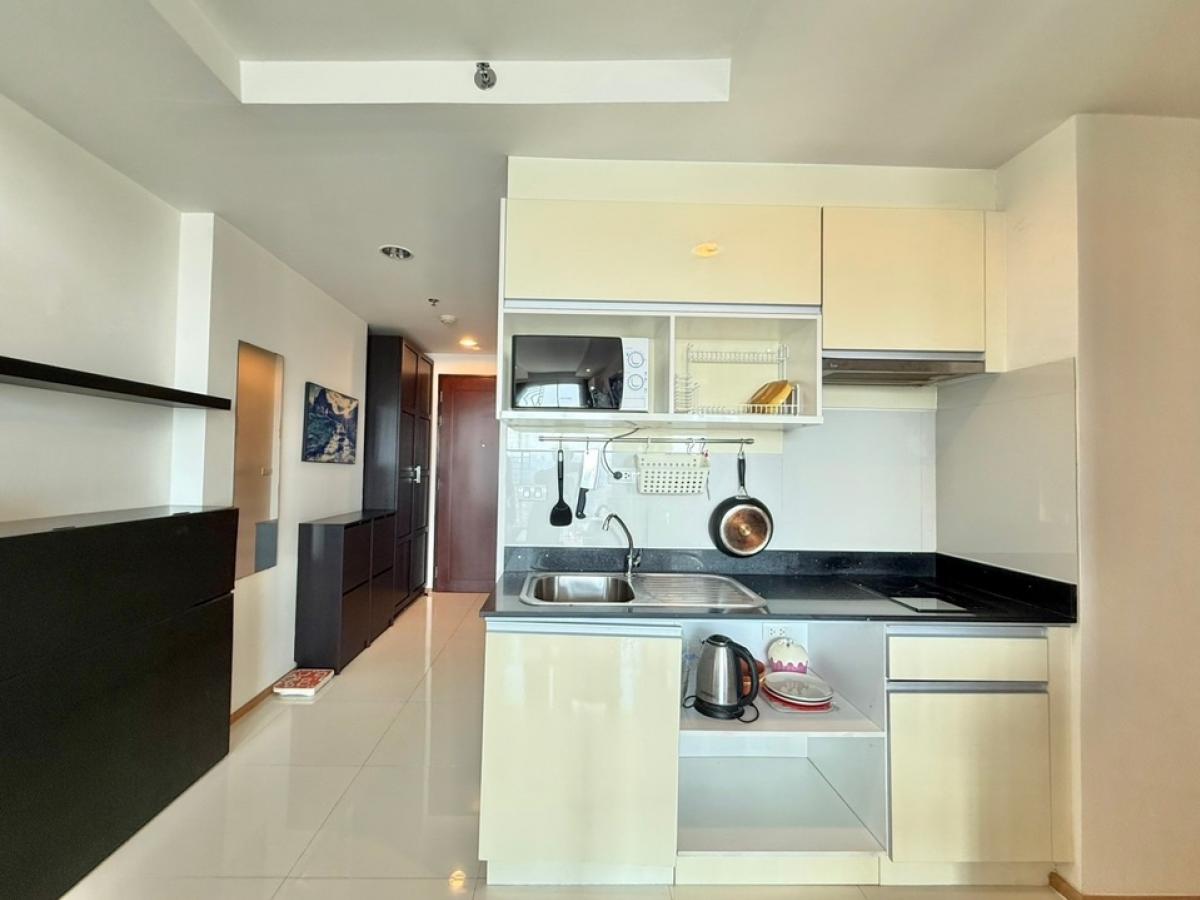 For SaleCondoLadprao, Central Ladprao : For sale: 44 sq m room, 4 million baht, not too cheap. Interested? Make an appointment to see the actual room at 0808144488.