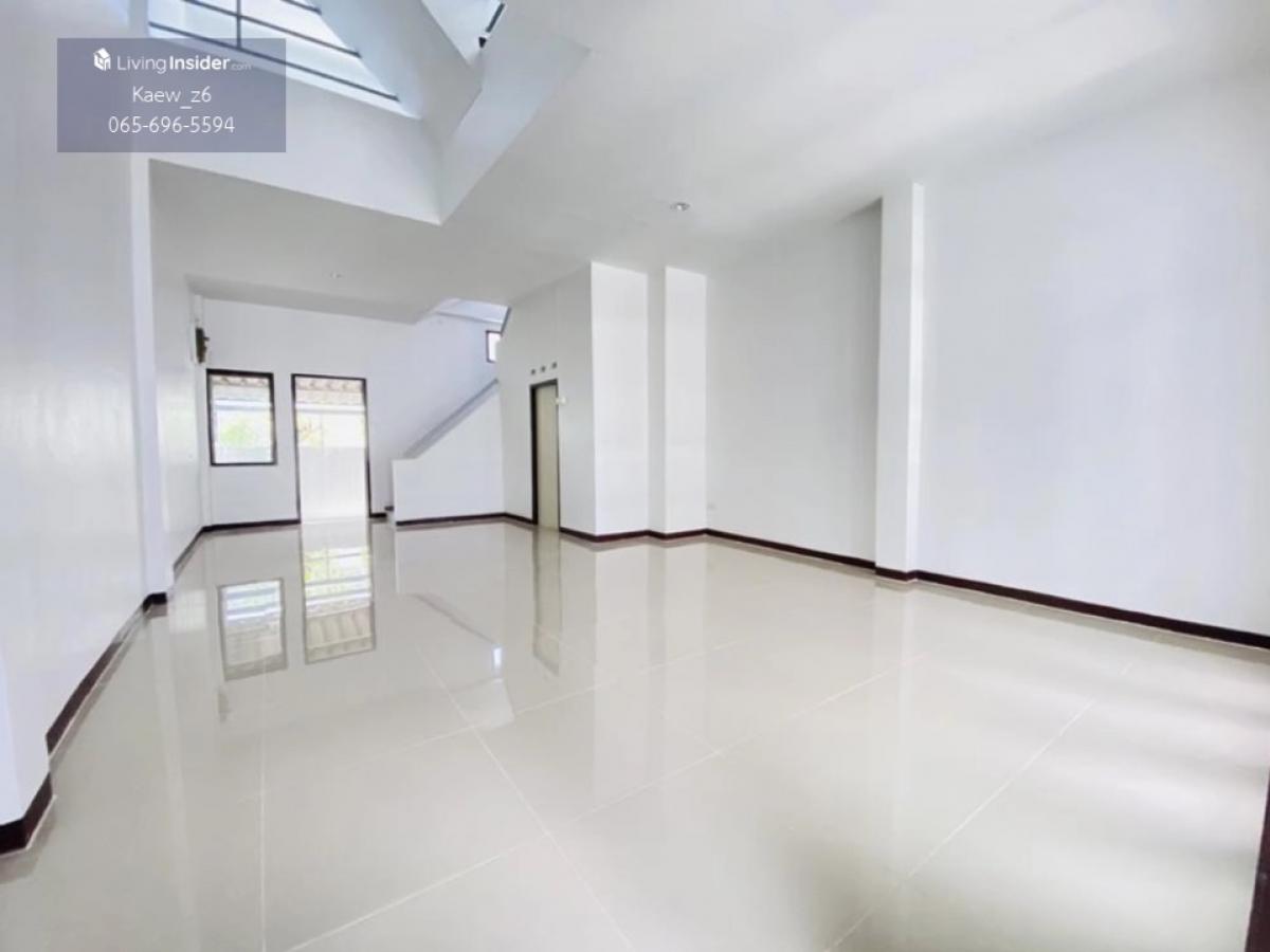 ขายทาวน์โฮมบางนา แบริ่ง ลาซาล : ขายเพียง 3.39 ล้าน ทาวน์โฮม 3 ชั้น รีโนเวทใหม่ พร้อมดาดฟ้า ลาซาล 24✨ ทำเลทอง เชื่อมต่อชีวิตเมือง ใกล้ BTS แบริ่ง