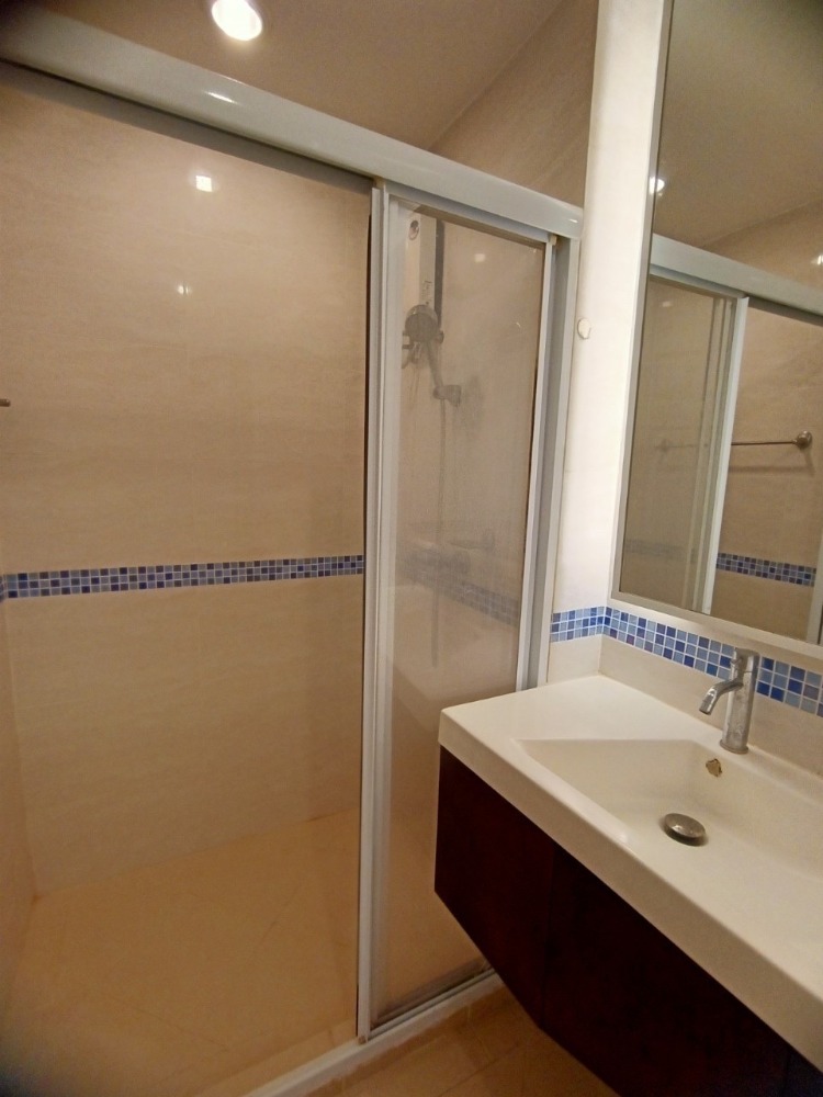 ให้เช่าคอนโดสาทร นราธิวาส : For rent Life @Sathorn Condo Fully furnished (S15-5268)