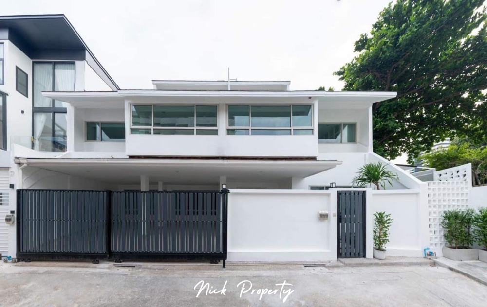 For SaleHouseSukhumvit, Asoke, Thonglor : House Premium location Sukhumvit - Asoke 3-storey house, beautifully decorated, brand new, ready to move in, Soi Sukhumvit 15, prime location for Bangkokians, special price