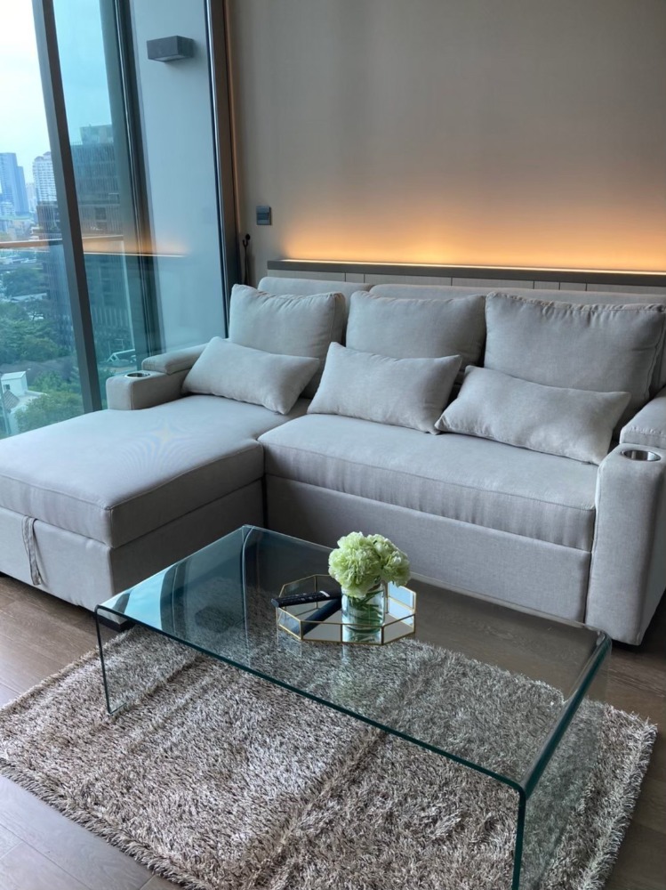 For RentCondoSukhumvit, Asoke, Thonglor : Kraam Sukhumvit 26 / Luxury project in the most shady alley of Sukhumvit Road, near BTS Phrom Phong / 1 bedroom, 1 bathroom, 61 sq m. Call 0937890899