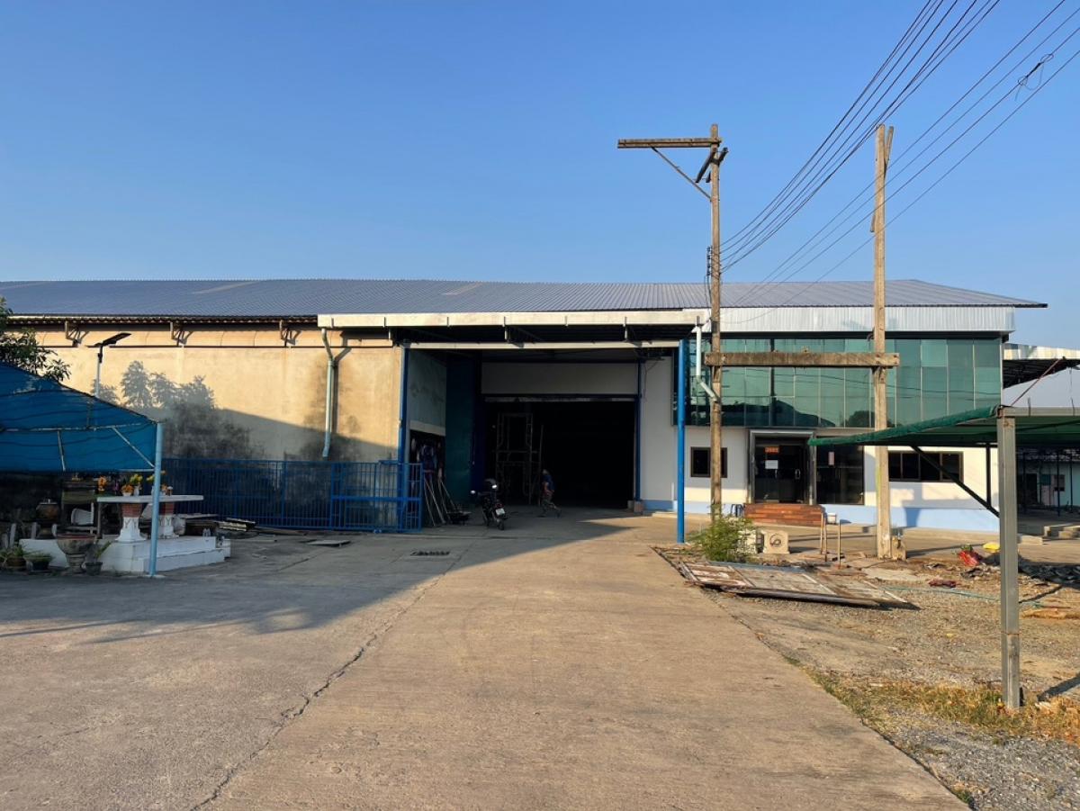 For RentWarehouseBang kae, Phetkasem : New Renovate Warehouse Petchkasem 63 Bang Khae area 2,500 square meters. Rent 170,000 baht.