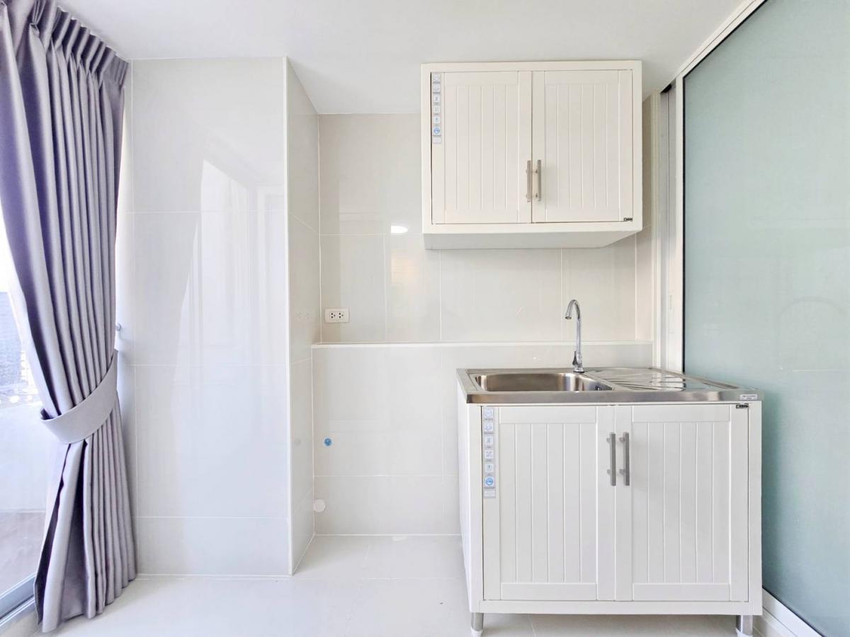 ขายคอนโดลาดพร้าว101 แฮปปี้แลนด์ : ห้องนี้..สวยคลีนม๊ากกกกก🥰🥰🥰“ห้องมุม วิวโล่ง ฟีลคาเฟ่🪴 ใกล้เดอะมอลล์บางกะปิ เดินไปรถไฟฟ้าก็ได้!” ✅️ ต้องนี่เลย! ลุมพินี เซ็นเตอร์ ลาดพร้าว 111✨️✨️