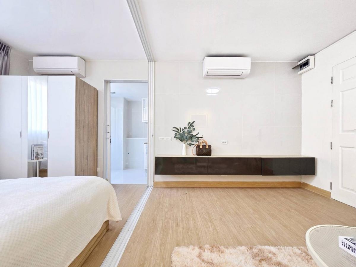 ขายคอนโดลาดพร้าว101 แฮปปี้แลนด์ : ห้องนี้..สวยคลีนม๊ากกกกก🥰🥰🥰“ห้องมุม วิวโล่ง ฟีลคาเฟ่🪴 ใกล้เดอะมอลล์บางกะปิ เดินไปรถไฟฟ้าก็ได้!” ✅️ ต้องนี่เลย! ลุมพินี เซ็นเตอร์ ลาดพร้าว 111✨️✨️