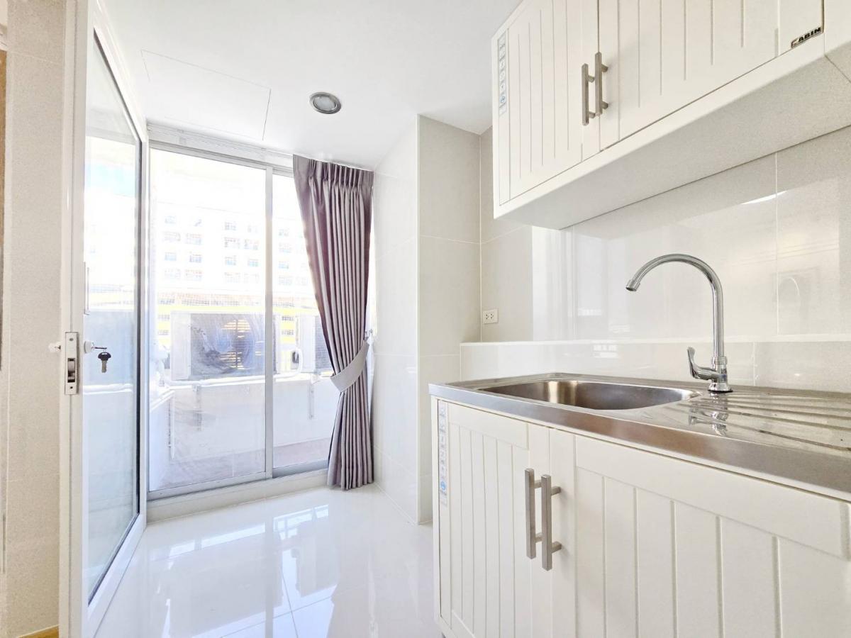 ขายคอนโดลาดพร้าว101 แฮปปี้แลนด์ : ห้องนี้..สวยคลีนม๊ากกกกก🥰🥰🥰“ห้องมุม วิวโล่ง ฟีลคาเฟ่🪴 ใกล้เดอะมอลล์บางกะปิ เดินไปรถไฟฟ้าก็ได้!” ✅️ ต้องนี่เลย! ลุมพินี เซ็นเตอร์ ลาดพร้าว 111✨️✨️