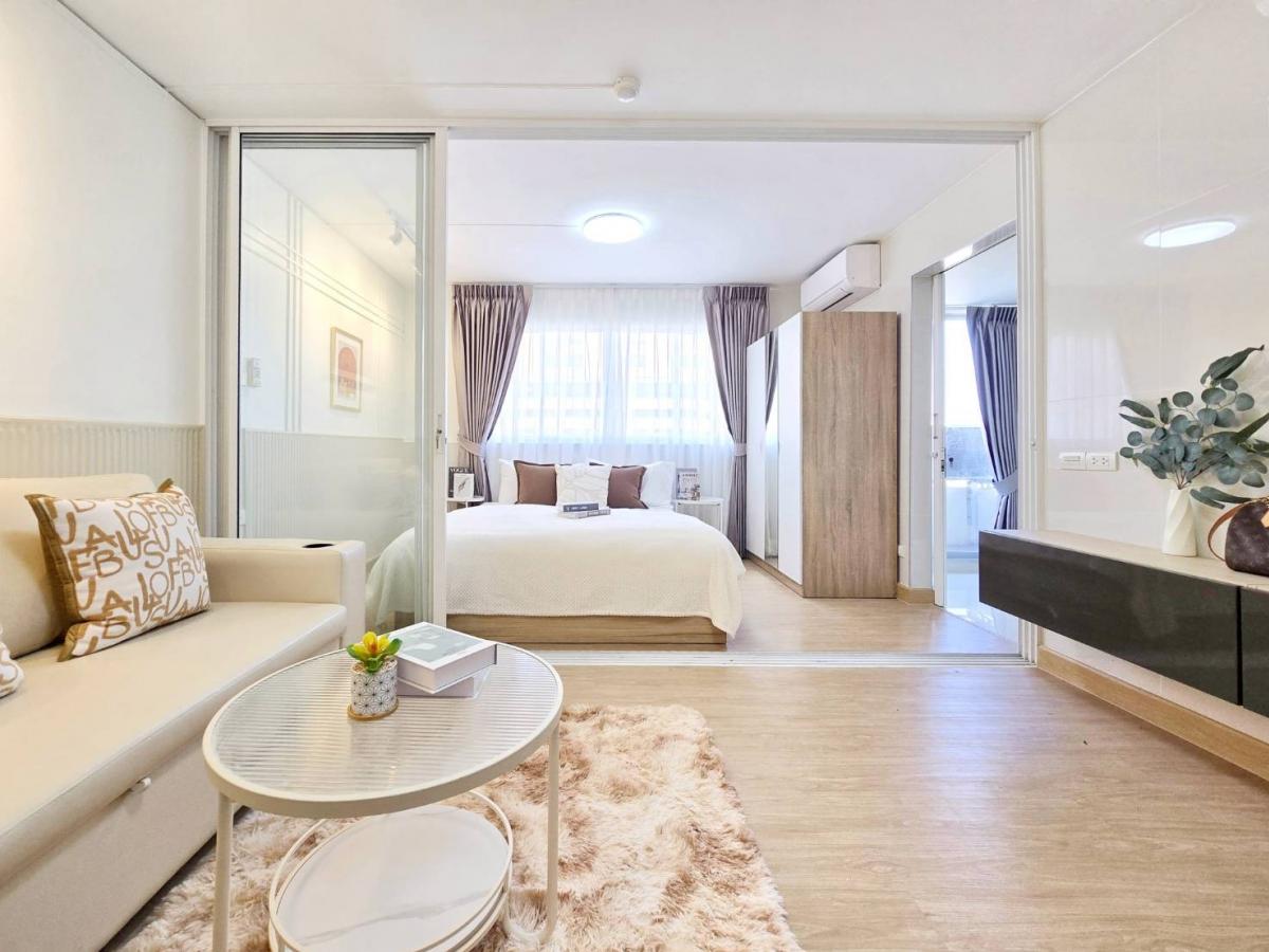 ขายคอนโดลาดพร้าว101 แฮปปี้แลนด์ : ห้องนี้..สวยคลีนม๊ากกกกก🥰🥰🥰“ห้องมุม วิวโล่ง ฟีลคาเฟ่🪴 ใกล้เดอะมอลล์บางกะปิ เดินไปรถไฟฟ้าก็ได้!” ✅️ ต้องนี่เลย! ลุมพินี เซ็นเตอร์ ลาดพร้าว 111✨️✨️