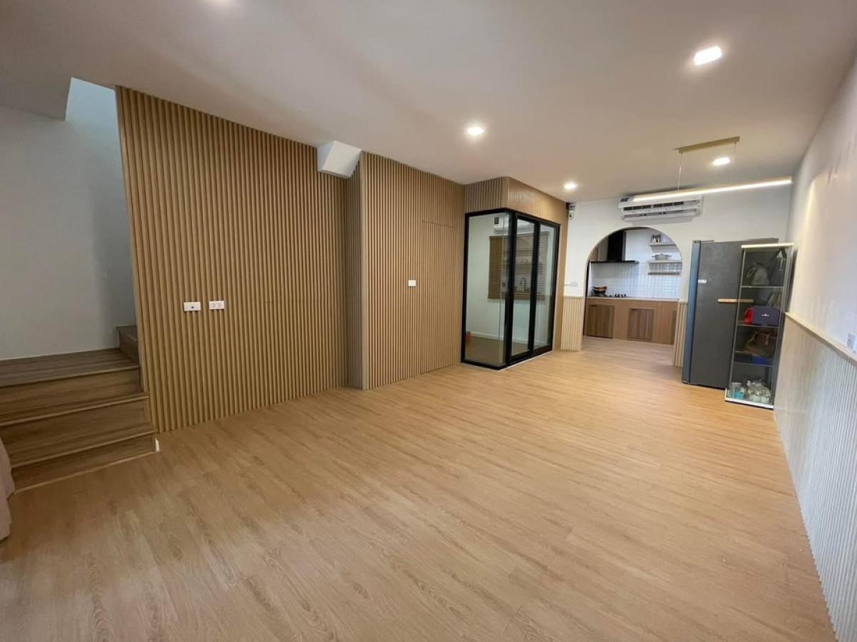 For SaleTownhomePattanakan, Srinakarin : 📢👇 Sell with tenant til April 26,  FREE TRANSFER
Reasonable price for living or investing as one of the most  sought-after locations. Brand new Townhouse for rent/ sale at Patio Srinakarin – Rama 9 near Wellington and Stamford international school