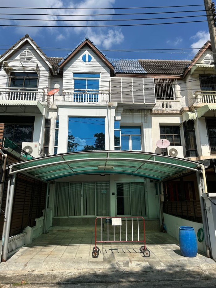 ขายทาวน์โฮมเลียบทางด่วนรามอินทรา : ขายด่วน ทาวน์โฮม 3.5 ชั้น หมู่บ้าน ทาวน์อินทาวน์ ถนนศรีวรา, เนื้อที่ 26.6  ตรว. พื้นที่ใช้สอย 320 ตรม.