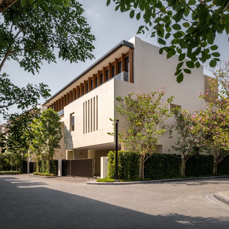 For SaleHousePattanakan, Srinakarin : For sale: 3-storey luxury house, Park Heritage Pattanakarn 20 project, ready to move in, with elevator and private swimming pool.