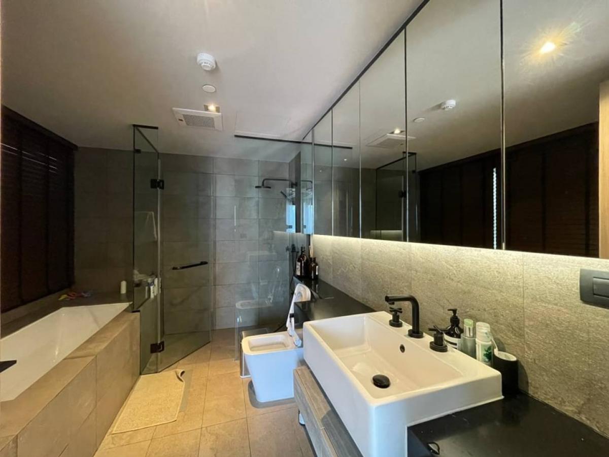 For SaleCondoSukhumvit, Asoke, Thonglor : Luxury Duplex Penthouse in Asoke CBD, 3-Bedroom Spacious Unit at The Lofts Asoke, Prime Central Bangkok Location

