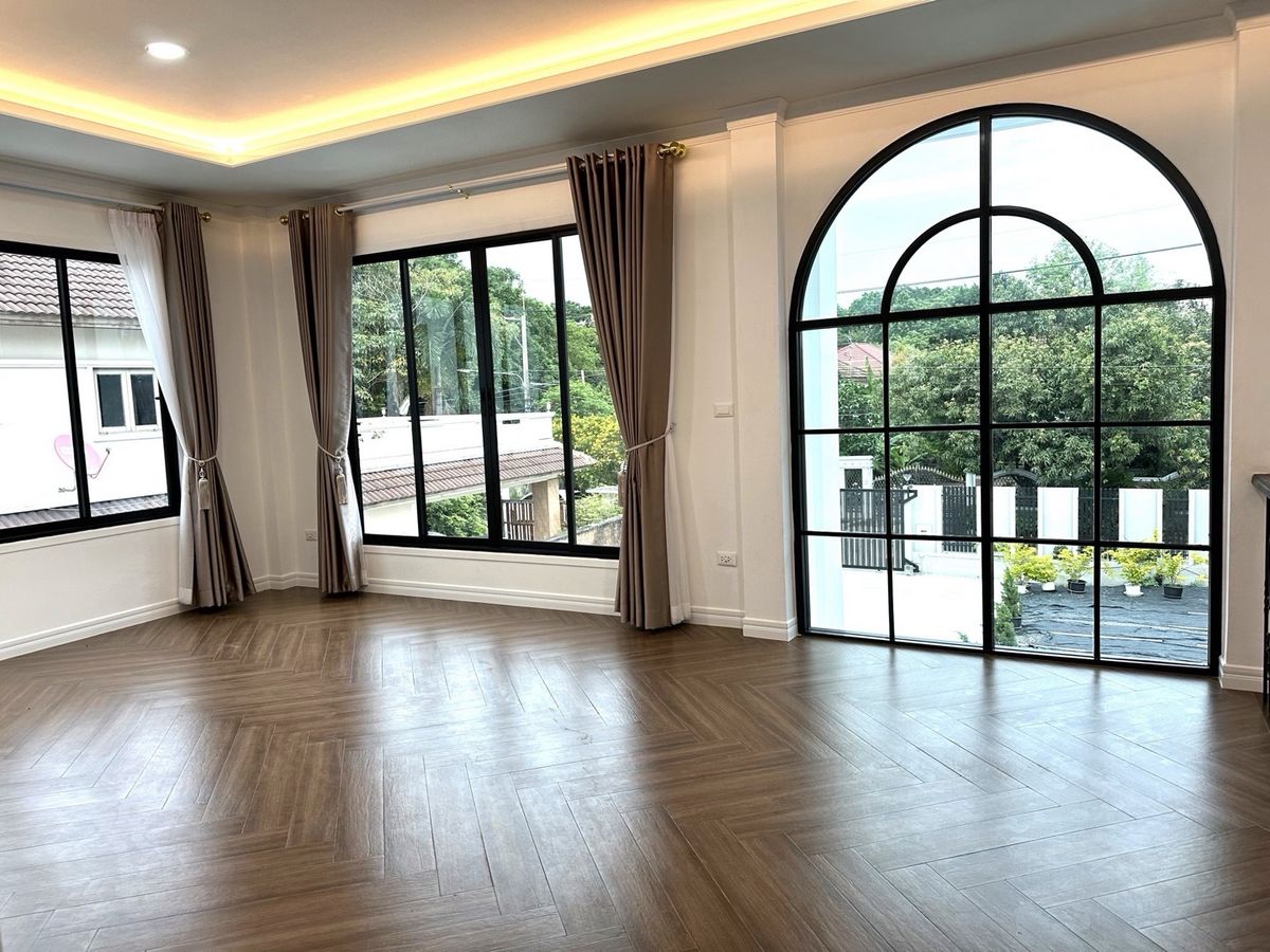 ขายบ้านปทุมธานี รังสิต ธรรมศาสตร์ : 📢👇 บ้านปรัปปรุง ตกแต่งใหม่ ทั้งหลัง อยู่ริมน้ำ บรรยากาศเงียบ สงบ ท่ามกลางธรรมชาติ ใกล้ ม.รังสิต, สนามกอล์ฟวิสต้า, Future Parkรังสิต, HomePro, Gowholesale 
